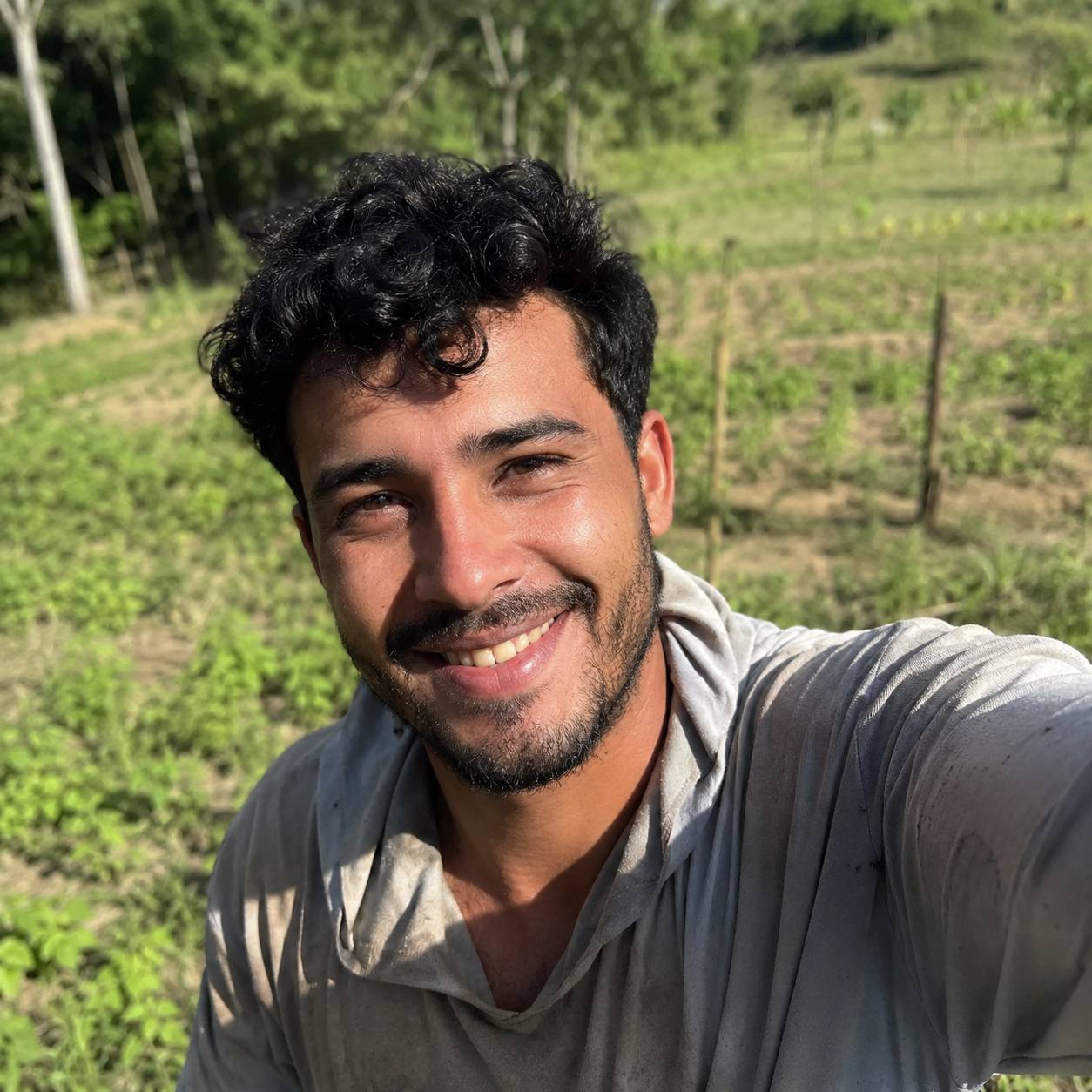 Retrato ilustrativo de técnico no campo